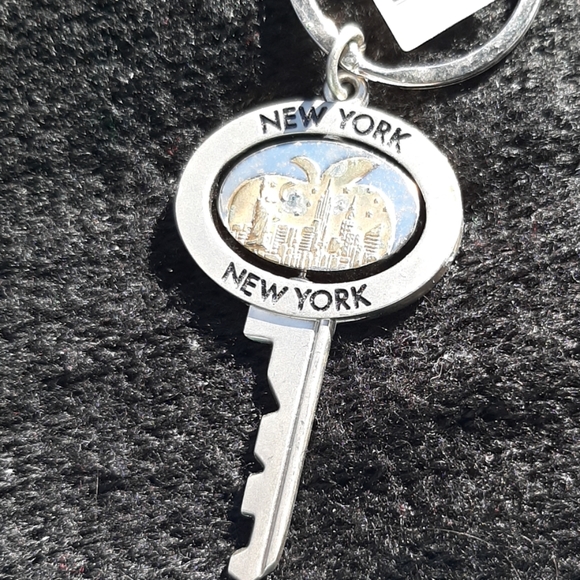 New York New York Keychain - Picture 2 of 4